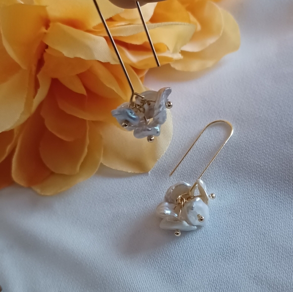 Jewelry - Baroque Pearl Cluster Earrings